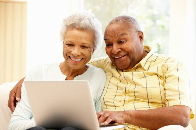 Buda Oaks | Senior couple using laptop